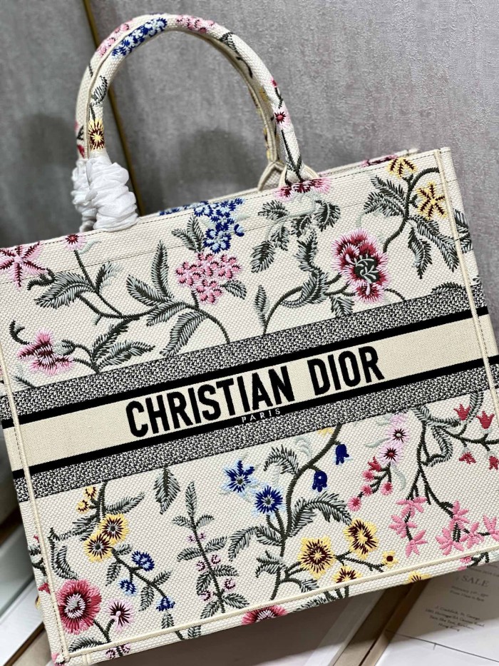 Handbag  Dior 1286 size 42×35×18.5 cm