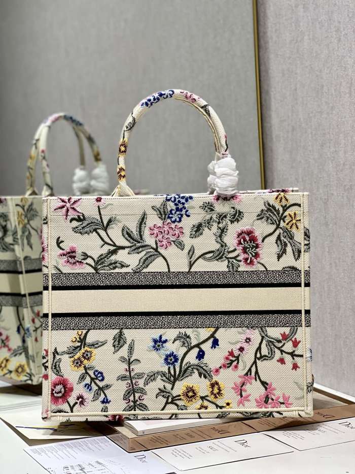 Handbag  Dior 1286 size 42×35×18.5 cm