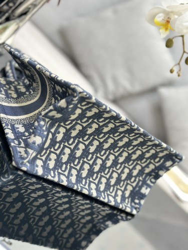  Handbag  Dior M1286 size 26.5 x 21 x 14 cm