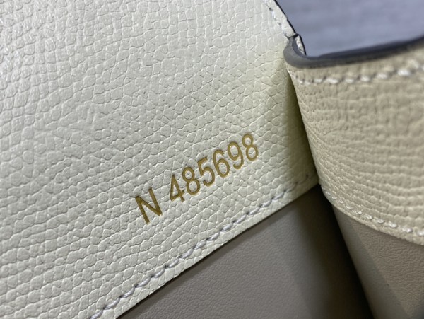 Handbag VALEXTRA size 𝟐𝟐*𝟏𝟔'𝟓*𝟏𝟐 𝐂𝐦