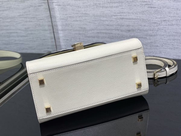 Handbag VALEXTRA size 𝟐𝟐*𝟏𝟔'𝟓*𝟏𝟐 𝐂𝐦