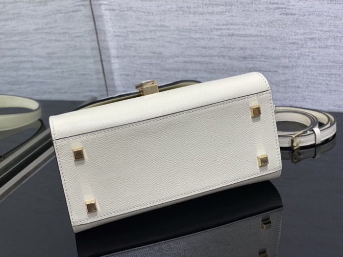 Handbag VALEXTRA size 𝟐𝟐*𝟏𝟔'𝟓*𝟏𝟐 𝐂𝐦