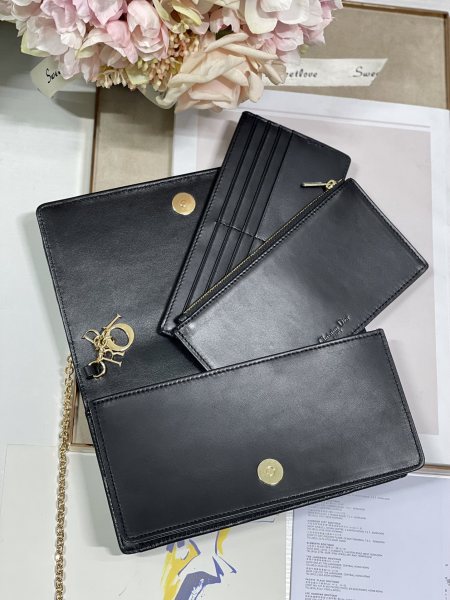 Handbag  Dior  77035 size 21.5 x 11.5 x 3  cm