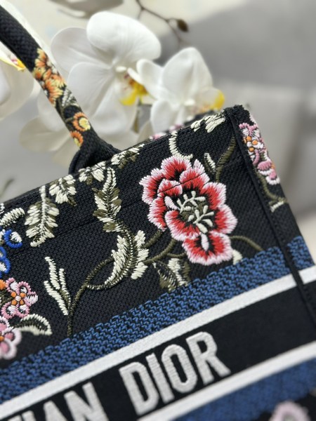  Handbag  Dior M1286 size 42 x 35 x 18.5  cm