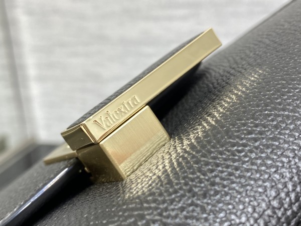 Handbag VALEXTRA size 𝟏𝟗'𝟓*𝟏𝟒*𝟗'𝟓 𝐂𝐦