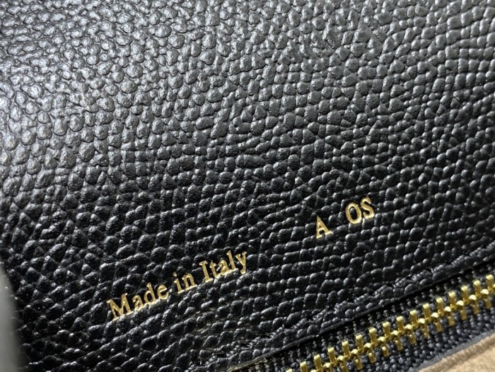 Handbag VALEXTRA size 𝟐𝟔*𝟐𝟎*𝟏𝟐 𝐂𝐦