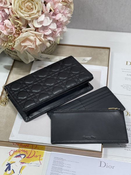 Handbag  Dior  77035 size 21.5 x 11.5 x 3  cm