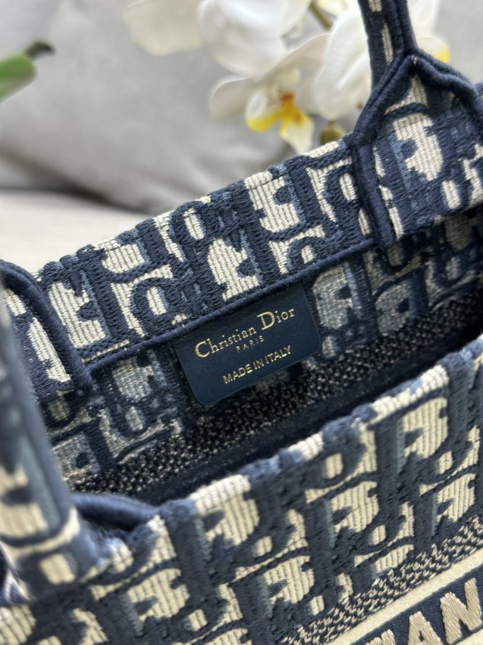  Handbag  Dior M1286 size 26.5 x 21 x 14 cm