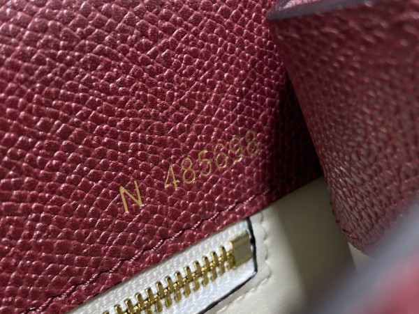 Handbag VALEXTRA size 𝟐𝟔*𝟐𝟎*𝟏𝟐 𝐂𝐦