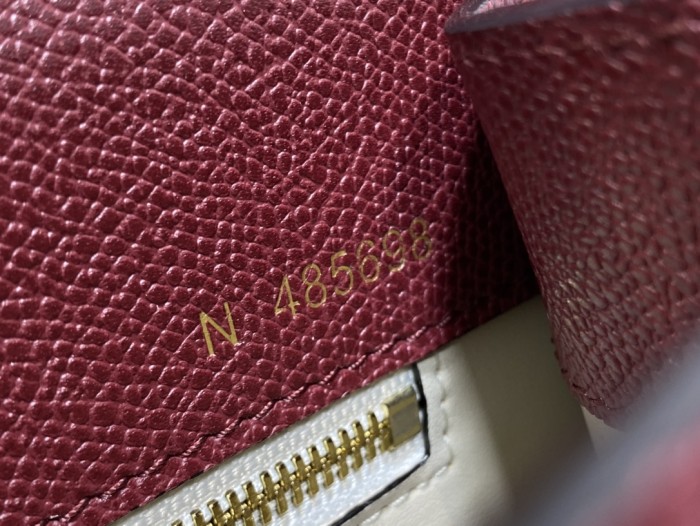 Handbag VALEXTRA size 𝟐𝟔*𝟐𝟎*𝟏𝟐 𝐂𝐦