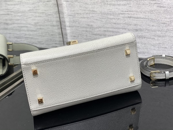  Handbag VALEXTRA size 𝟐𝟐*𝟏𝟔'𝟓*𝟏𝟐𝐂 𝐦