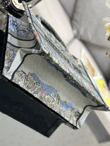  Handbag  Dior M1286 size  36 x 27.5 x 16.5 cm