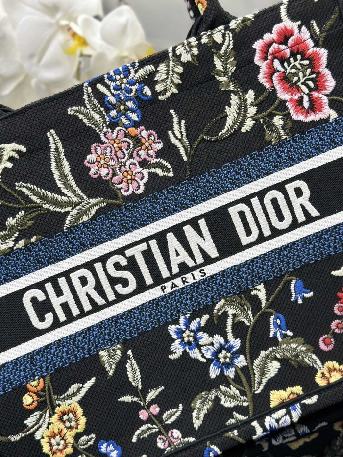  Handbag  Dior M1286 size 42 x 35 x 18.5  cm