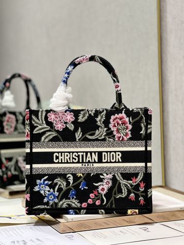 Handbag  Dior 1265 size 26.5×21×14 cm