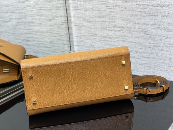 Handbag VALEXTRA size 𝟐𝟔*𝟐𝟎*𝟏𝟐 𝐂𝐦