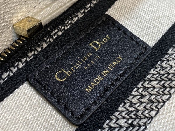  Handbag  Dior size 17*7*15 cm