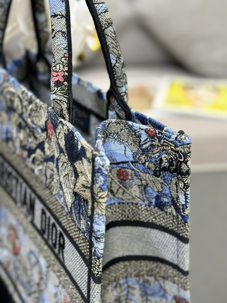  Handbag  Dior M1286 size  36 x 27.5 x 16.5 cm