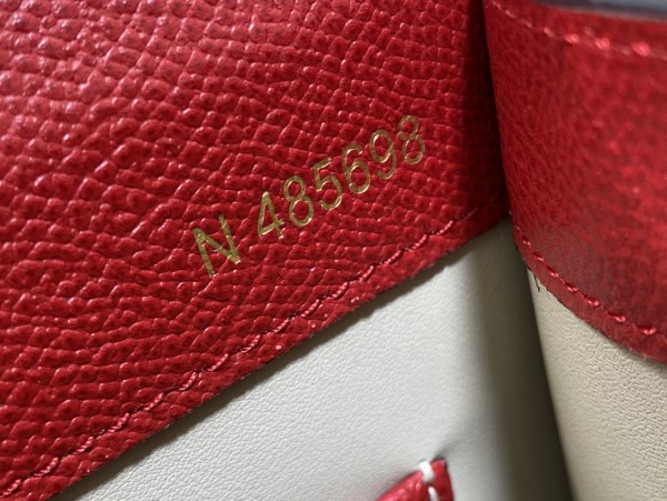  Handbag VALEXTRA  size 𝟐𝟐*𝟏𝟔'𝟓*𝟏𝟐 𝐂𝐦