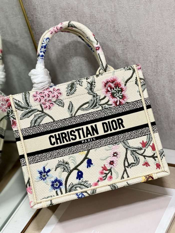 Handbag  Dior 1265 size 26.5×21×14 cm