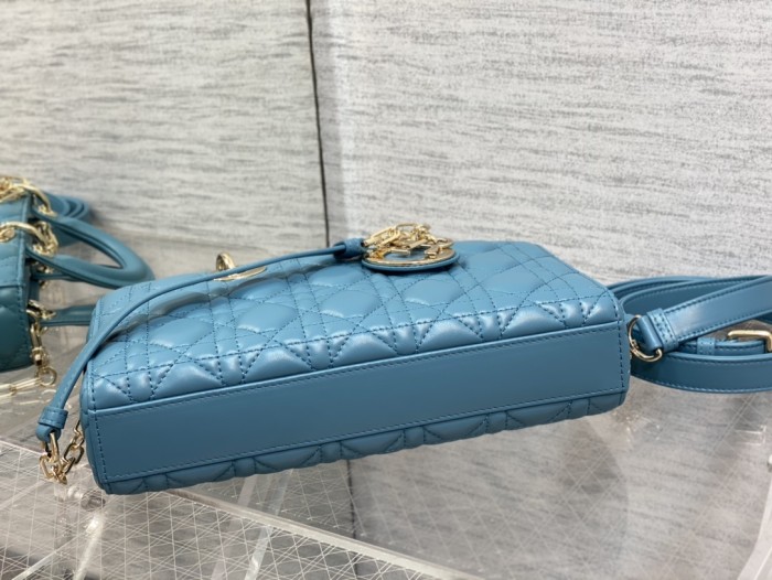 Handbag  Dior size  26*6*14 cm