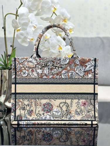  Handbag  Dior  M1286 size 36 x 27.5 x 16.5 cm