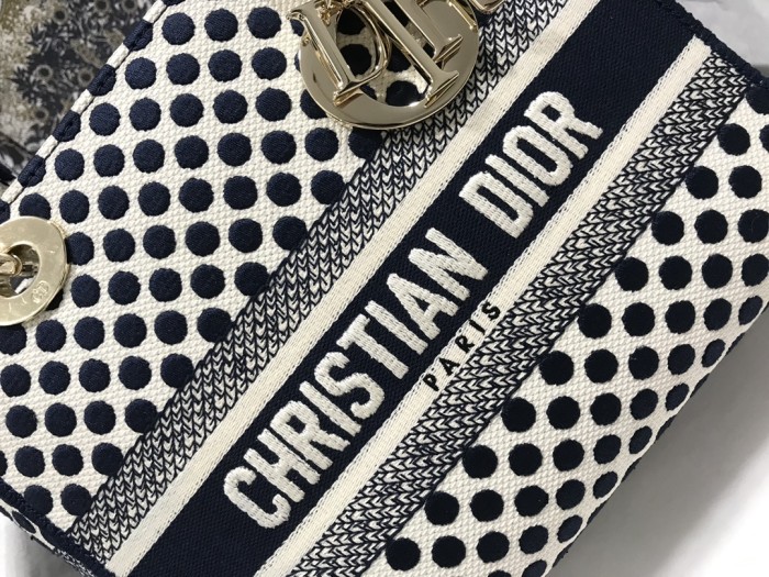 Handbag  Dior M0565 24*20*11 cm