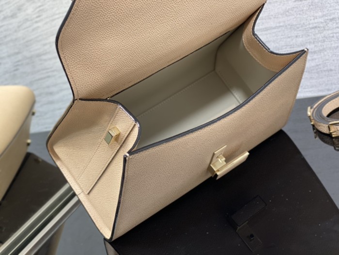 Handbag VALEXTRA size 𝟐𝟔*𝟐𝟎*𝟏𝟐 𝐂𝐦