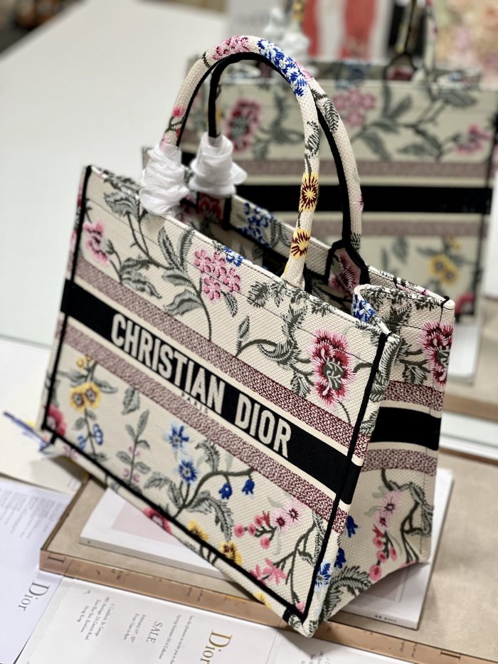 Handbag  Dior 1286 size 36×28 cm
