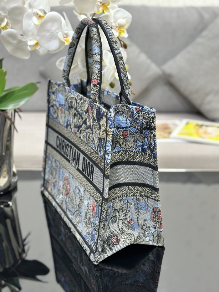  Handbag  Dior M1286 size  36 x 27.5 x 16.5 cm