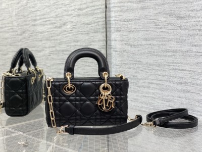 Handbag  Dior  size 16*5.5*10 cm