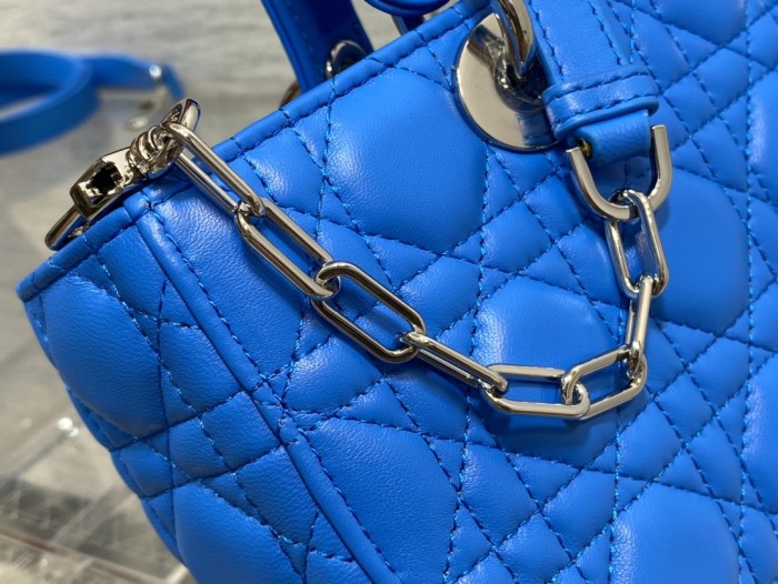 Handbag  Dior  size 26*6*14 cm