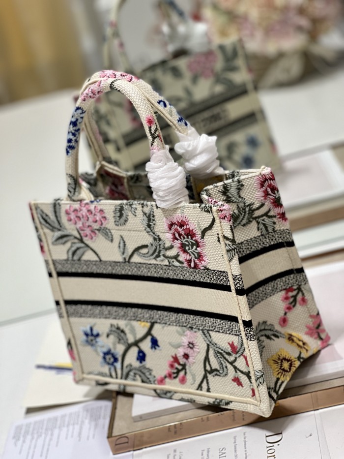 Handbag  Dior 1265 size 26.5×21×14 cm