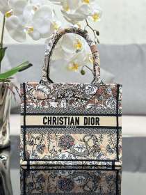  Handbag  Dior M1286 size 26.5 x 21 x 14  cm