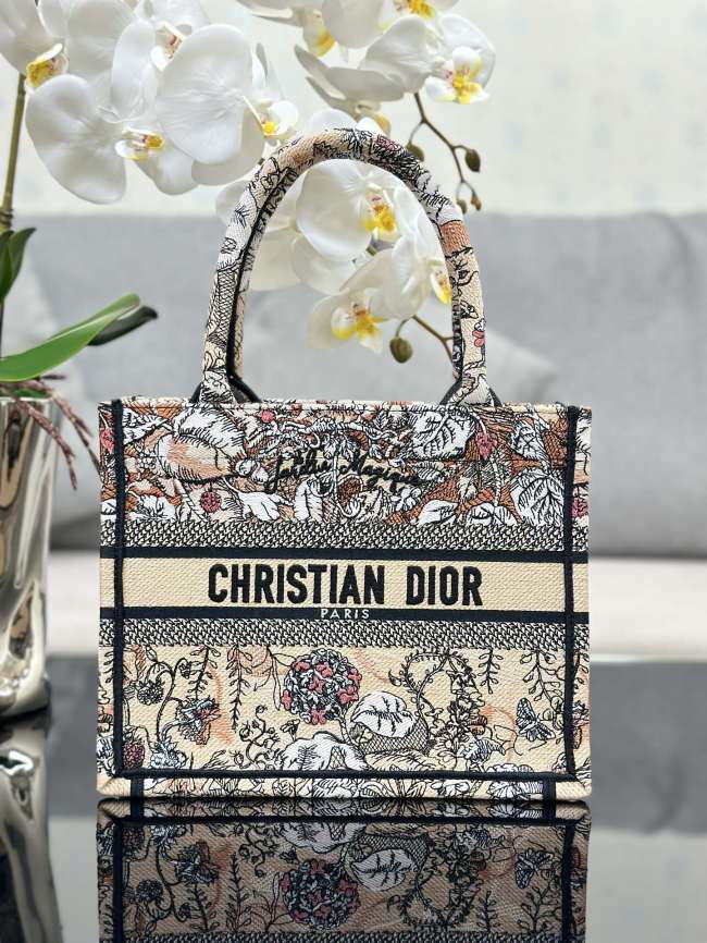  Handbag  Dior M1286 size 26.5 x 21 x 14  cm
