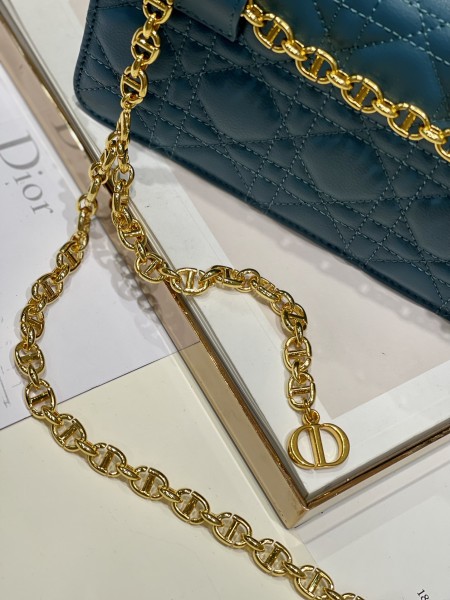 Handbag  Dior 5091 size 20 x 11.5 x 3.5 cm