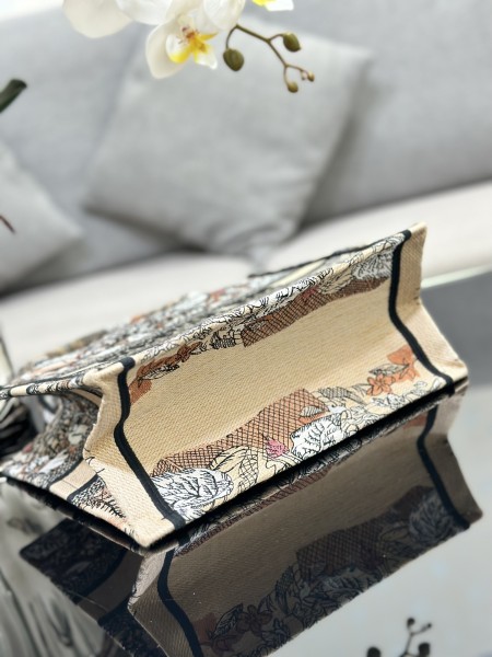  Handbag  Dior M1286 size 26.5 x 21 x 14  cm