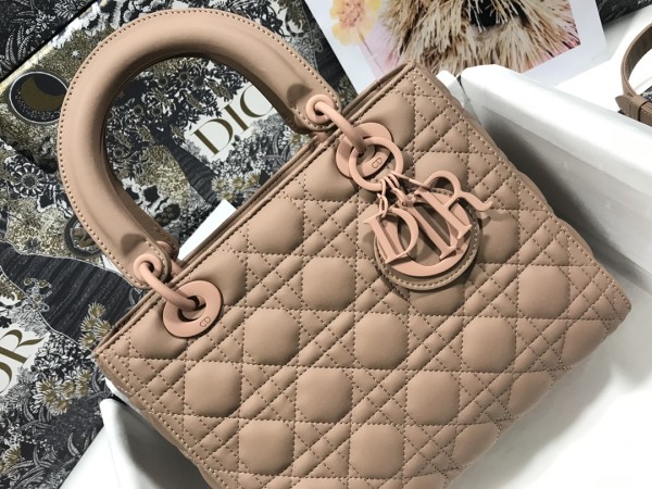  Handbag  Dior M0565  size 24 x 20 x 11 cm