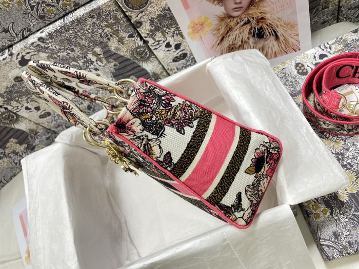 Handbag  Dior M0565  size 24*20*11 cm