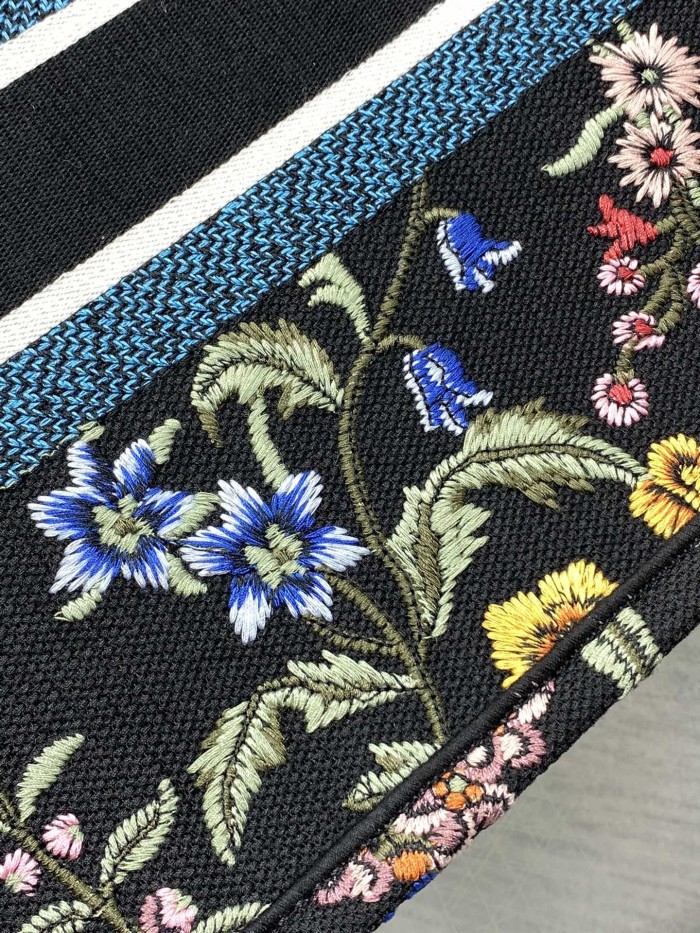 Handbag  Dior  size 36*18*28 cm