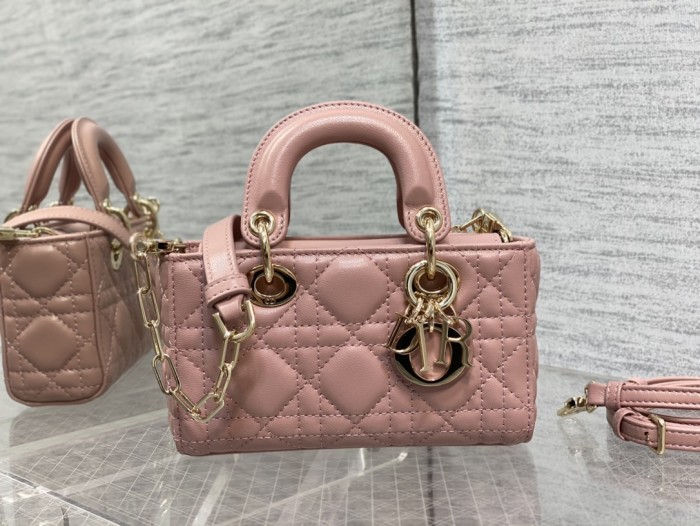 Handbag  Dior  size 16*5.5*10 cm