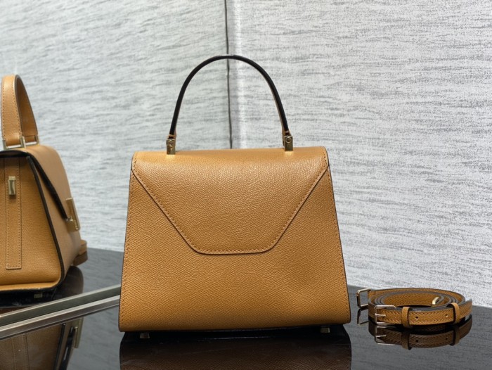 Handbag VALEXTRA size 𝟐𝟐*𝟏𝟔'𝟓*𝟏𝟐 𝐂𝐦