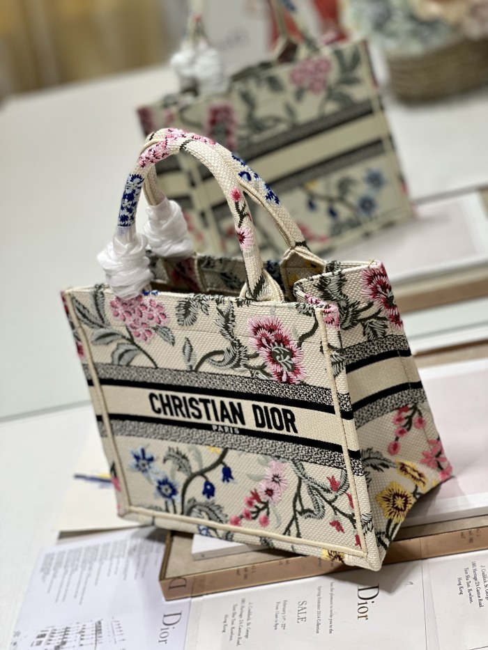 Handbag  Dior 1265 size 26.5×21×14 cm