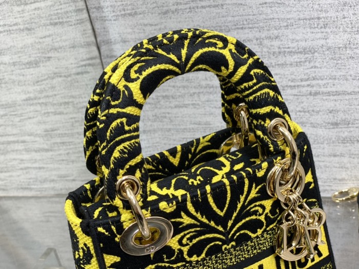  Handbag  Dior  size 17*7*15 cm