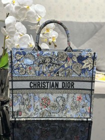  Handbag  Dior M1286 size 42 x 35 x 18.5 cm