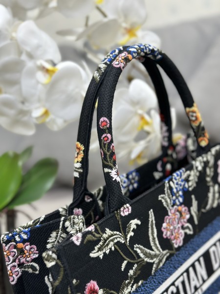  Handbag  Dior M1286 size 42 x 35 x 18.5  cm