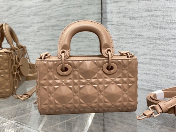  Handbag  Dior  size 16*5.5*10 cm