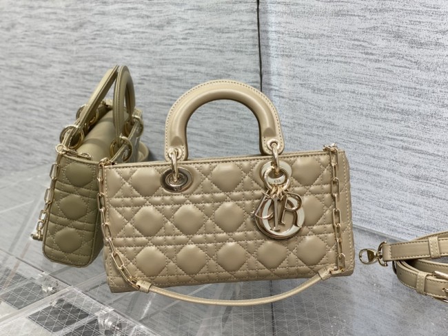 Handbag  Dior size  26*6*14 cm