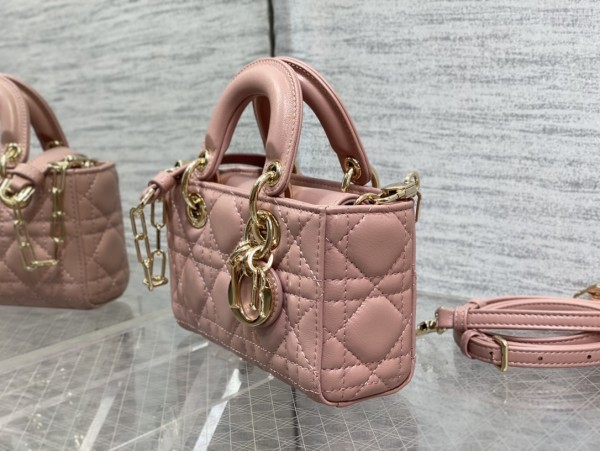 Handbag  Dior  size 16*5.5*10 cm