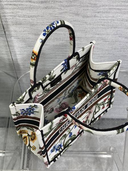 Handbag  Dior  size 26*8*22 cm