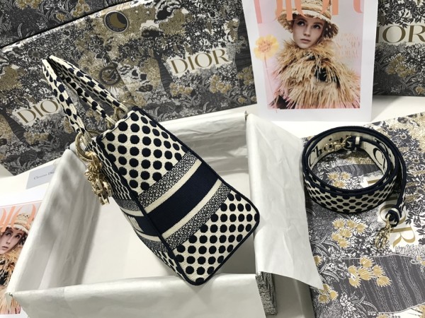 Handbag  Dior M0565 24*20*11 cm